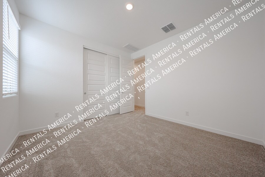 Building Photo - 10151 E Ulysses Ave