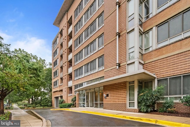 Building Photo - 350 G St SW