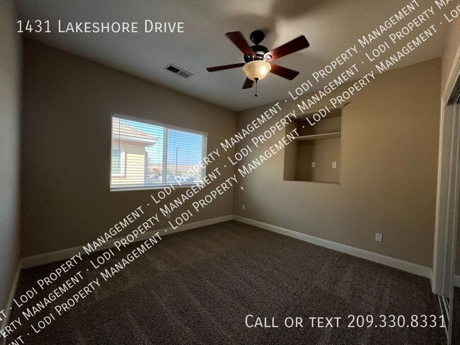Building Photo - 1431 Lakeshore Dr