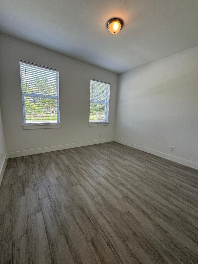 Building Photo - 1029 Mango Dr