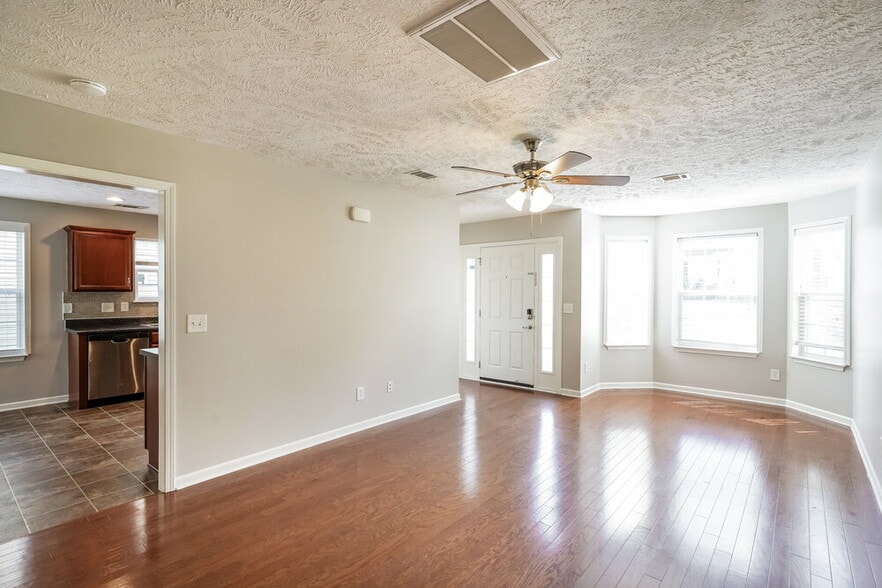 Building Photo - 1428 Sprucedale Dr