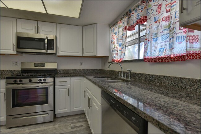 Building Photo - Pending