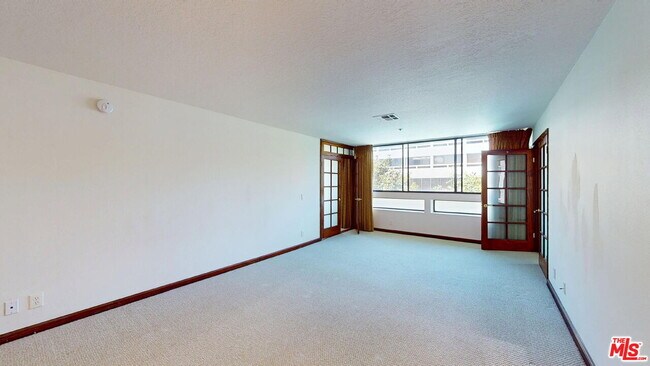 Building Photo - 880 W 1st St