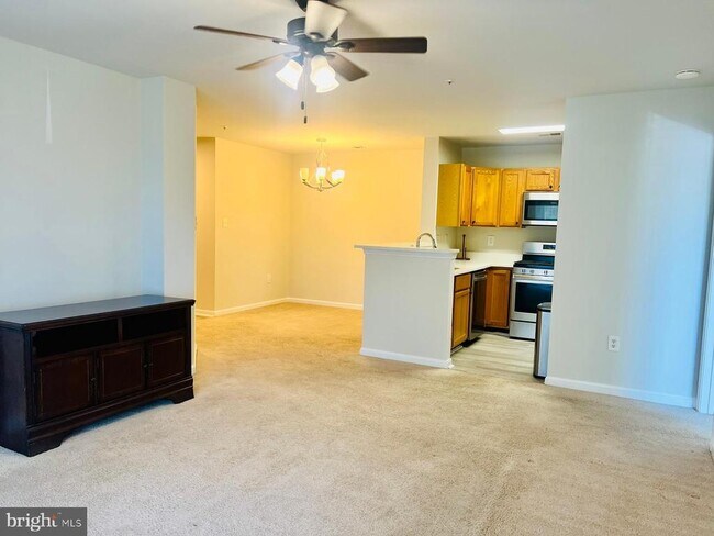 Building Photo - 1049 Gardenview Loop