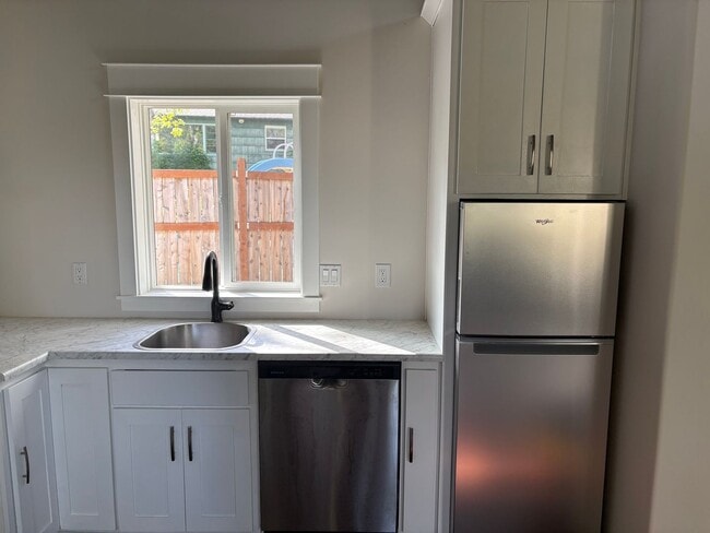 Building Photo - 2BED 2BATH - NORTHWEST, NEWLY RENOVATED, YARD, WASHER DRYER, STORAGE