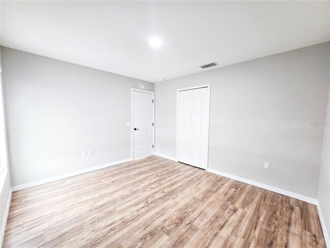 Building Photo - 3519 Kenwood Crossing