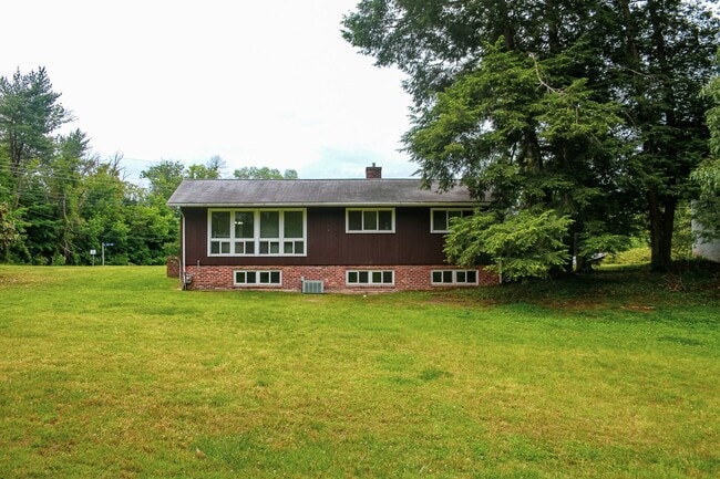 Building Photo - Comfortable Single-Family Living with All-Inclusive Utilities