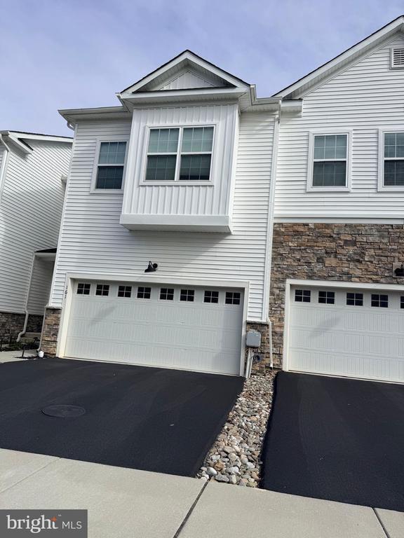 Building Photo - 161 Livingston Ln