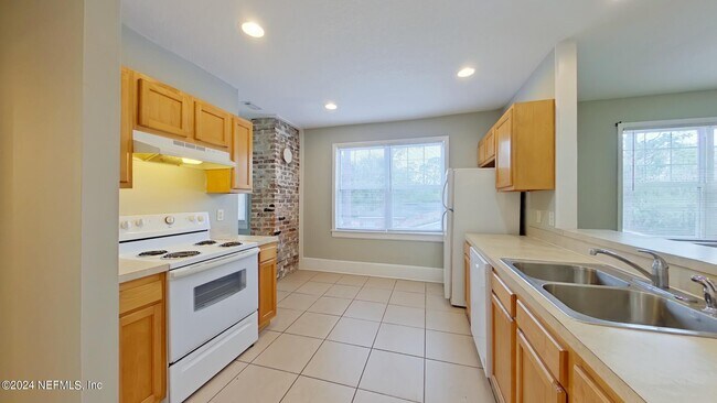 Building Photo - 2920 Dellwood Ave