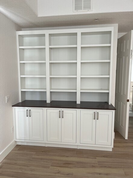 Built in book case - 100 Laterra Links Cir