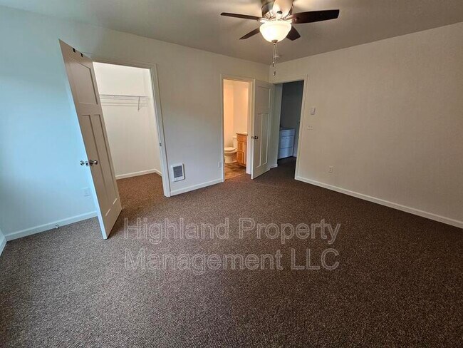 Building Photo - 502 NE Stadium Way