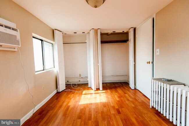 Building Photo - 6410 63rd Pl