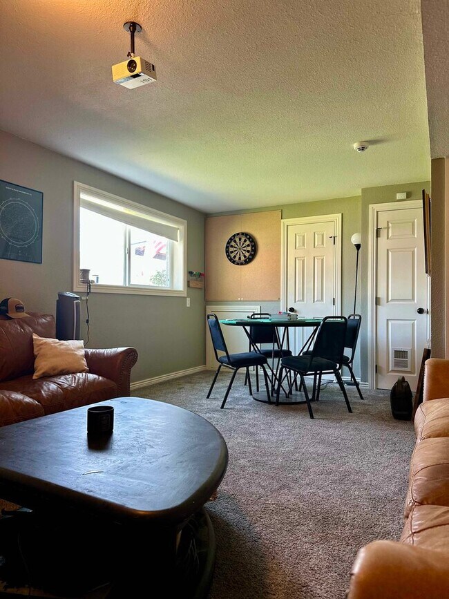 Building Photo - Charming 4 Bedroom Home w/ A/C in Security