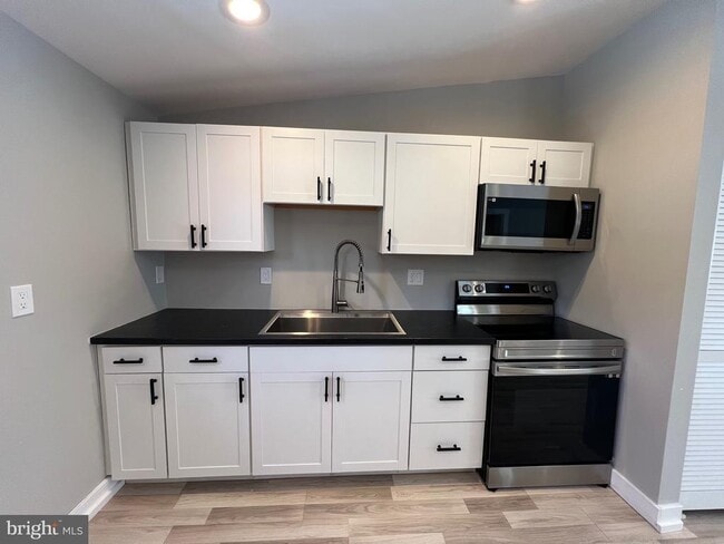 Building Photo - 33 Old US Hwy 1