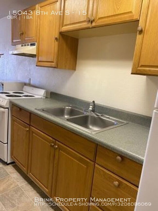 Spacious studio w/ 1 Month's Free Rent!!! 15043 8th Ave S Burien WA