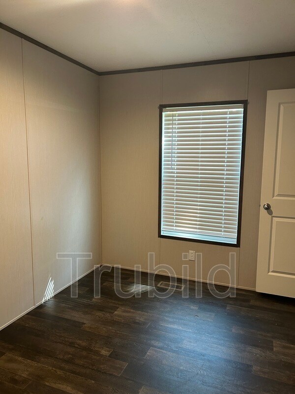 Building Photo - 99a Somerset Dr