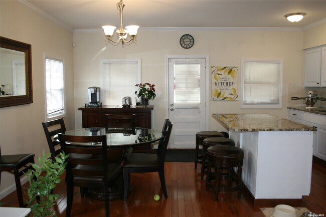 Building Photo - 540 Oakley Ave