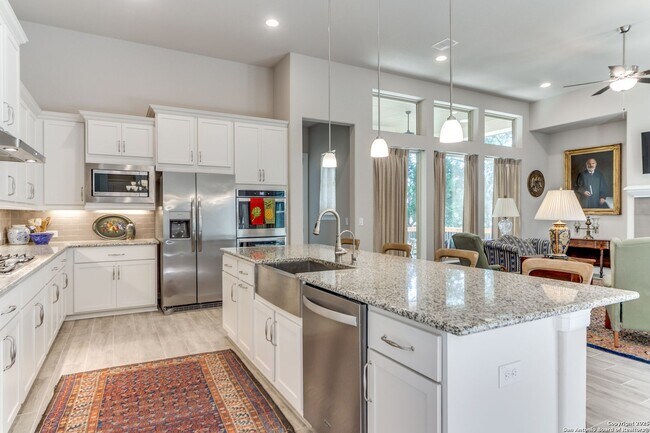 Building Photo - GORGEOUS 3-BEDROOM, 3-BATHROOM SINGLE STOR...