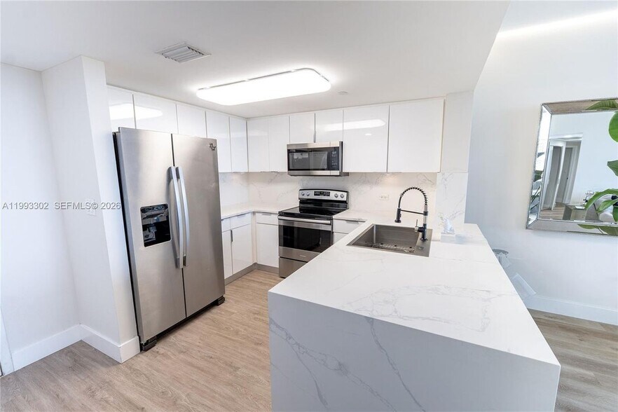 Building Photo - 19501 W Country Club Dr