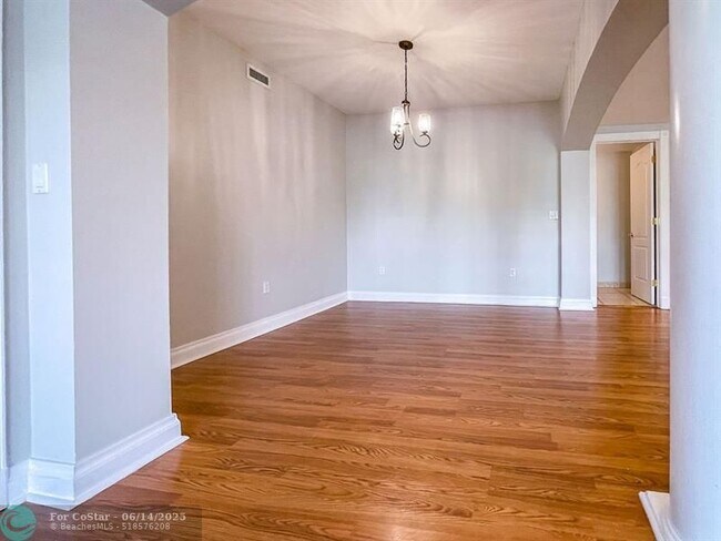 Building Photo - 4241 N Ocean Blvd