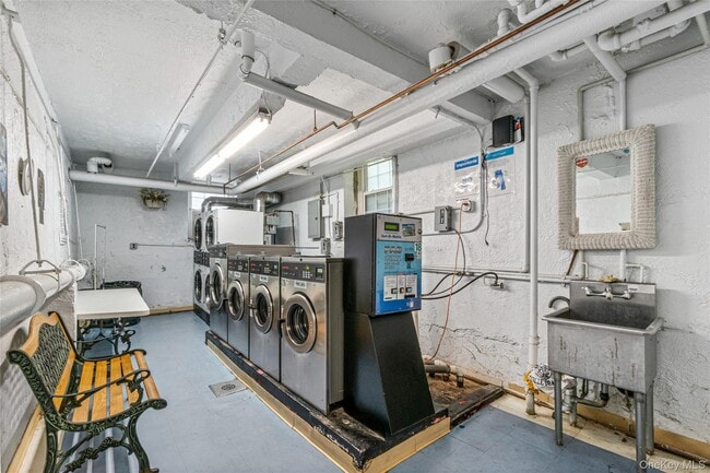 Building Photo - 140-18 Burden Crescent