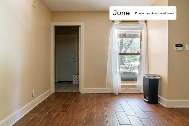 Building Photo - Room in Shared 3 bed/2 bath home