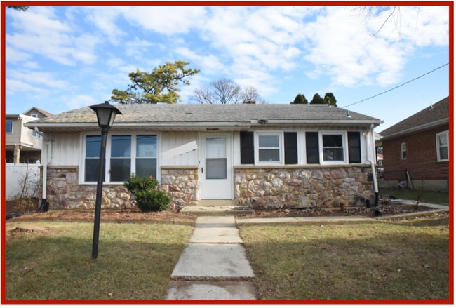 Building Photo - 2346 Pine St