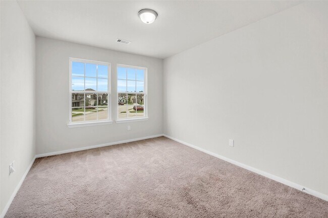 Building Photo - 15100 Crown Mnr Dr