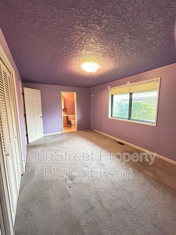 Building Photo - 2917 Takena St SW