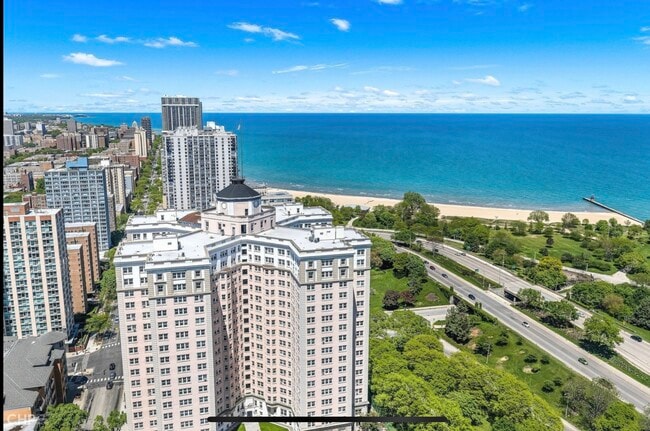 Building Photo - 5455 N Sheridan Rd