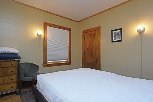 Building Photo - Charming, Fully Furnished 2BR Condo – All Utilities Included!