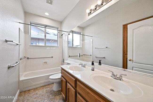 Building Photo - 6520 W Robin Ln