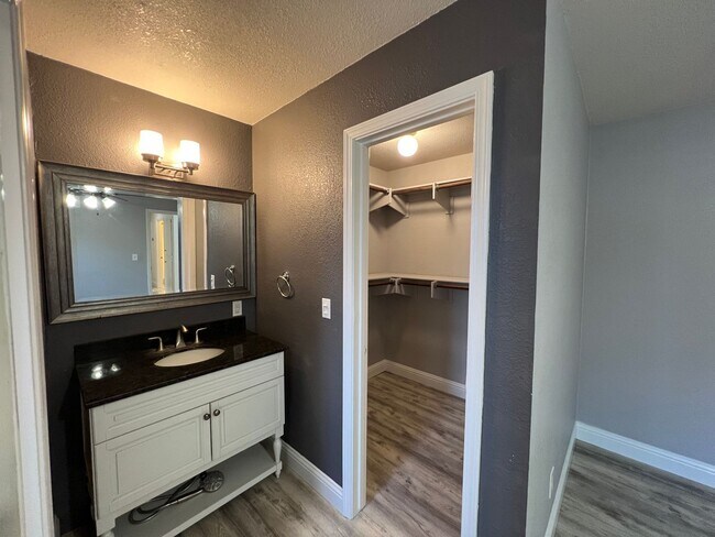 Building Photo - 5753 Mohican Dr