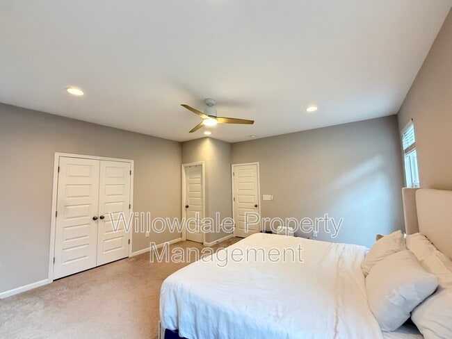 Building Photo - 1059 Lathrop Ln