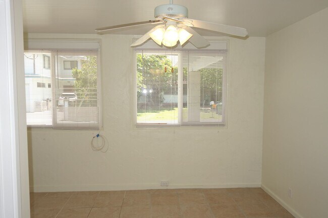 Building Photo - Spacious 3 BD / 3 BA House Minutes from Fa...