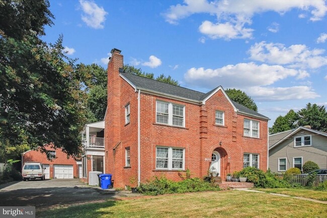Building Photo - 904 N Ivy St