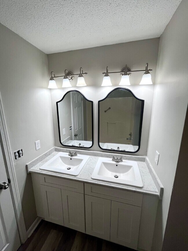 Building Photo - Townhouse available now FOR RENT in Daleville, AL!!