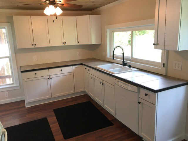 Building Photo - 662 Lamberton St NE