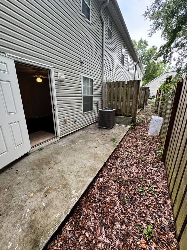 Building Photo - 2738 W Tharpe St