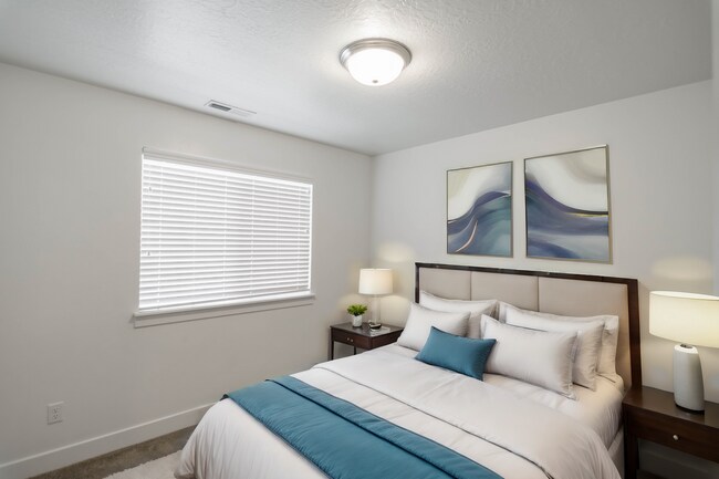 Building Photo - Beautiful 4 Bedroom Townhome in Saratoga Springs!