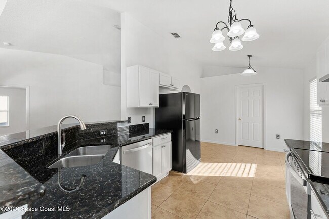 Building Photo - 4426 Four Lakes Dr