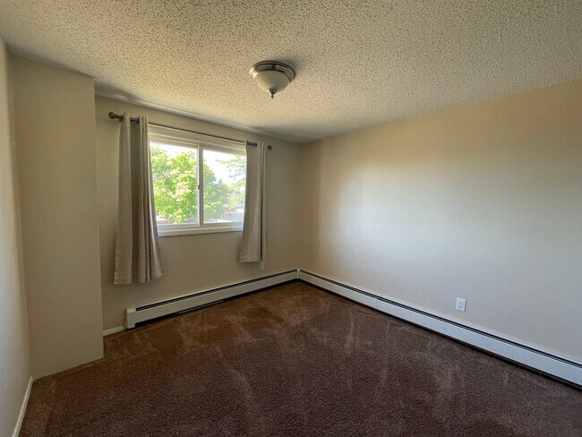 Building Photo - 3321 Bevans St