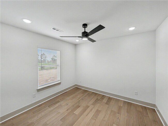 Building Photo - 7671 Scenic Vly Ave