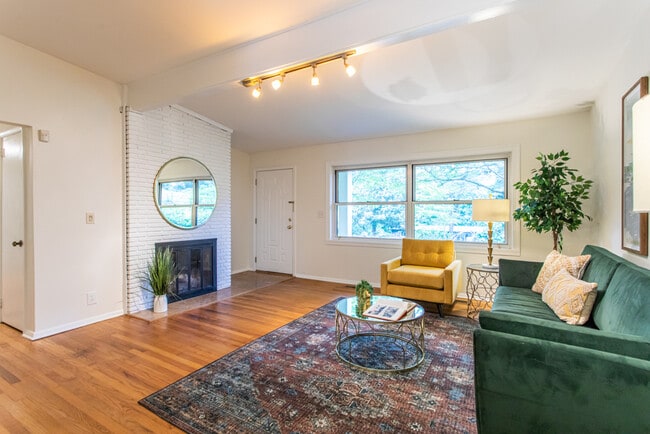 Building Photo - 1541 Sagamore Dr NE