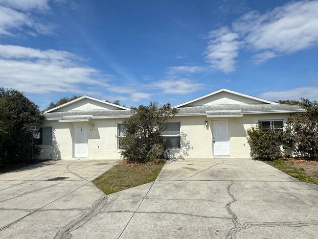 Building Photo - Beautiful 3/2 Duplex in St. Cloud
