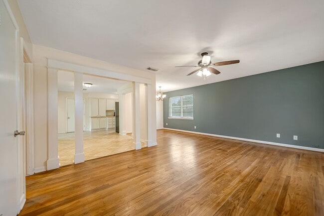Building Photo - 3702 Malone Dr