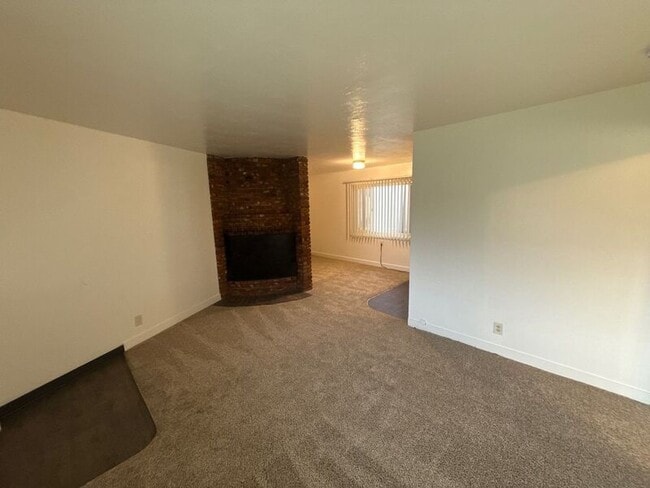 Building Photo - 273 Kearney St S