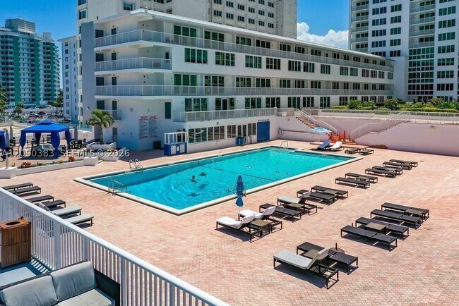 Building Photo - 5401 Collins Ave