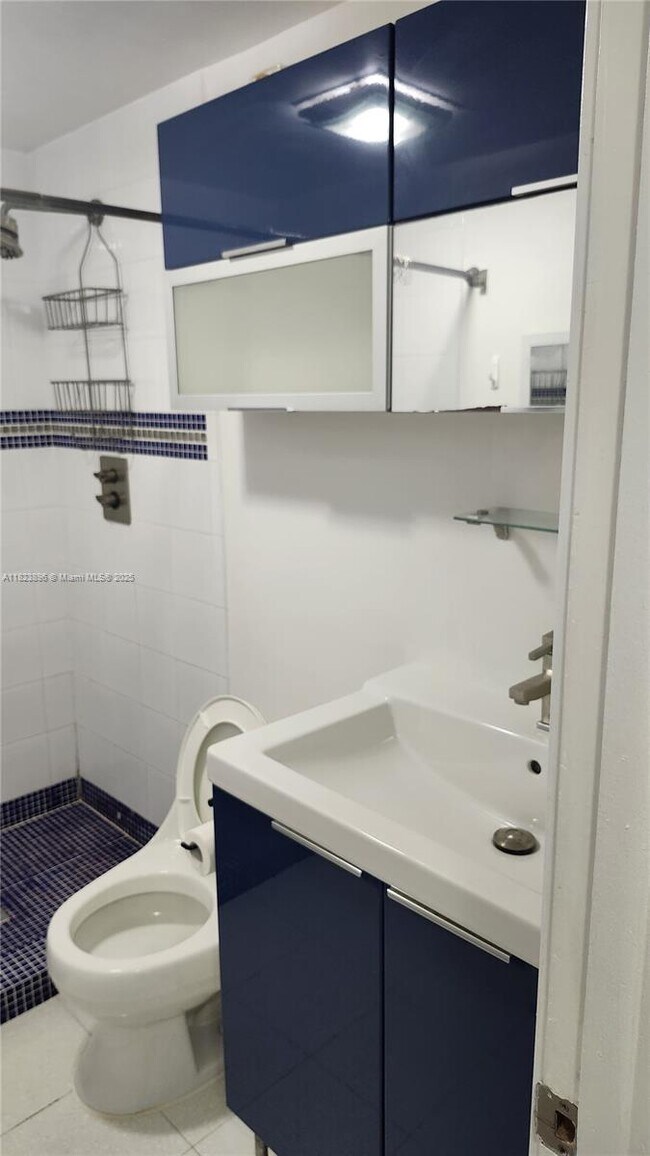 Building Photo - 200 NE 12th Ave