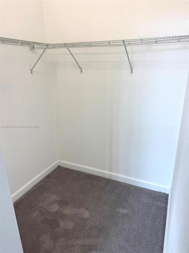 Building Photo - 3354 SE 1st Ct